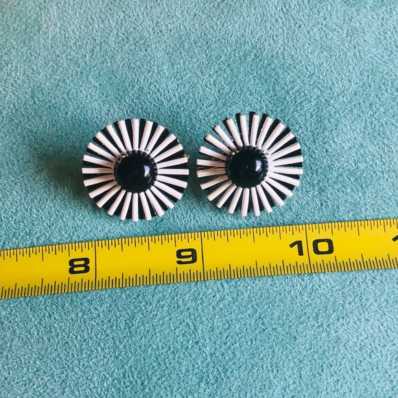 Vintage MARVELLA earrings - Picture 7 of 8